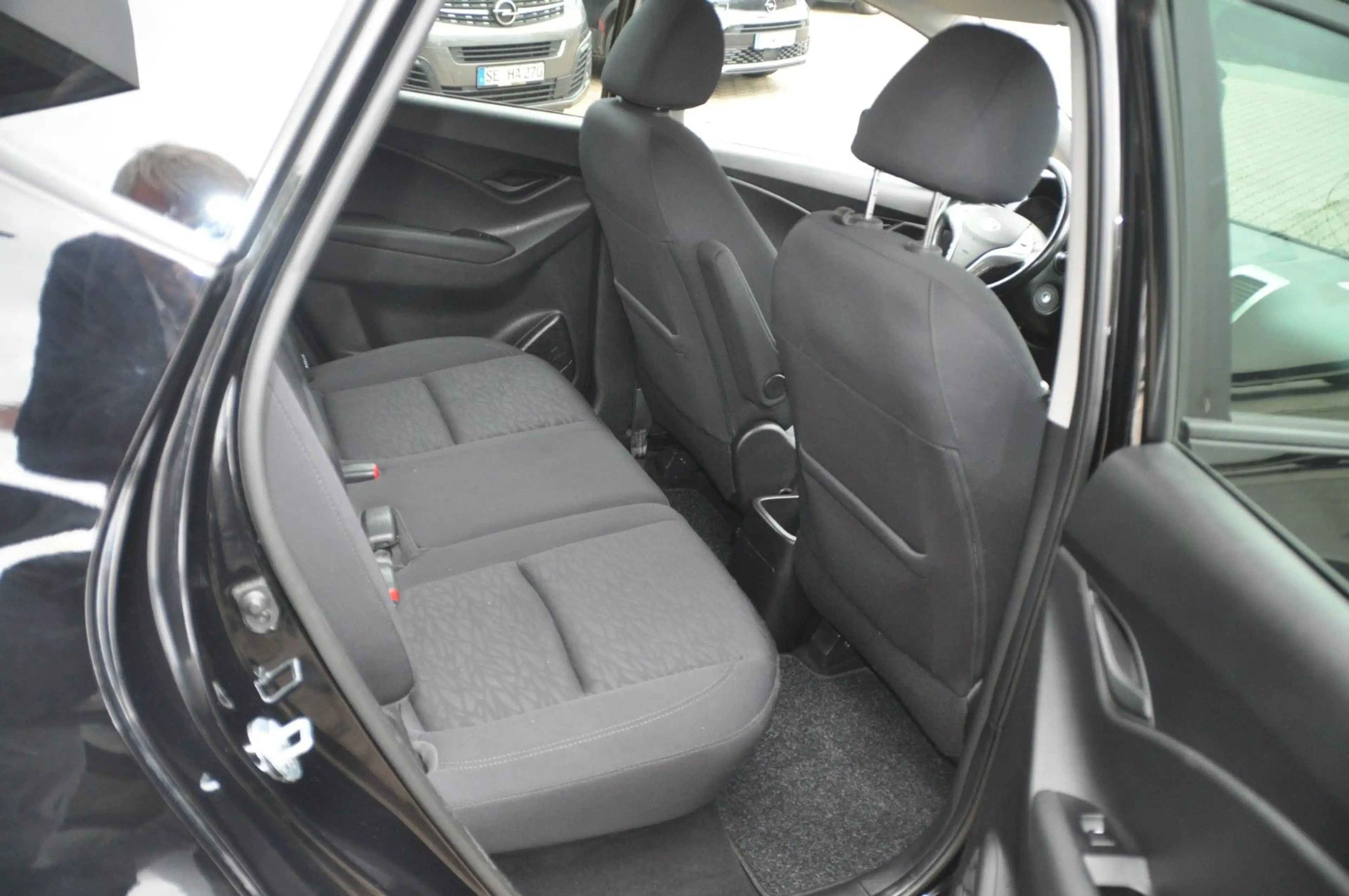 Hyundai iX20 blue Space — photo 13