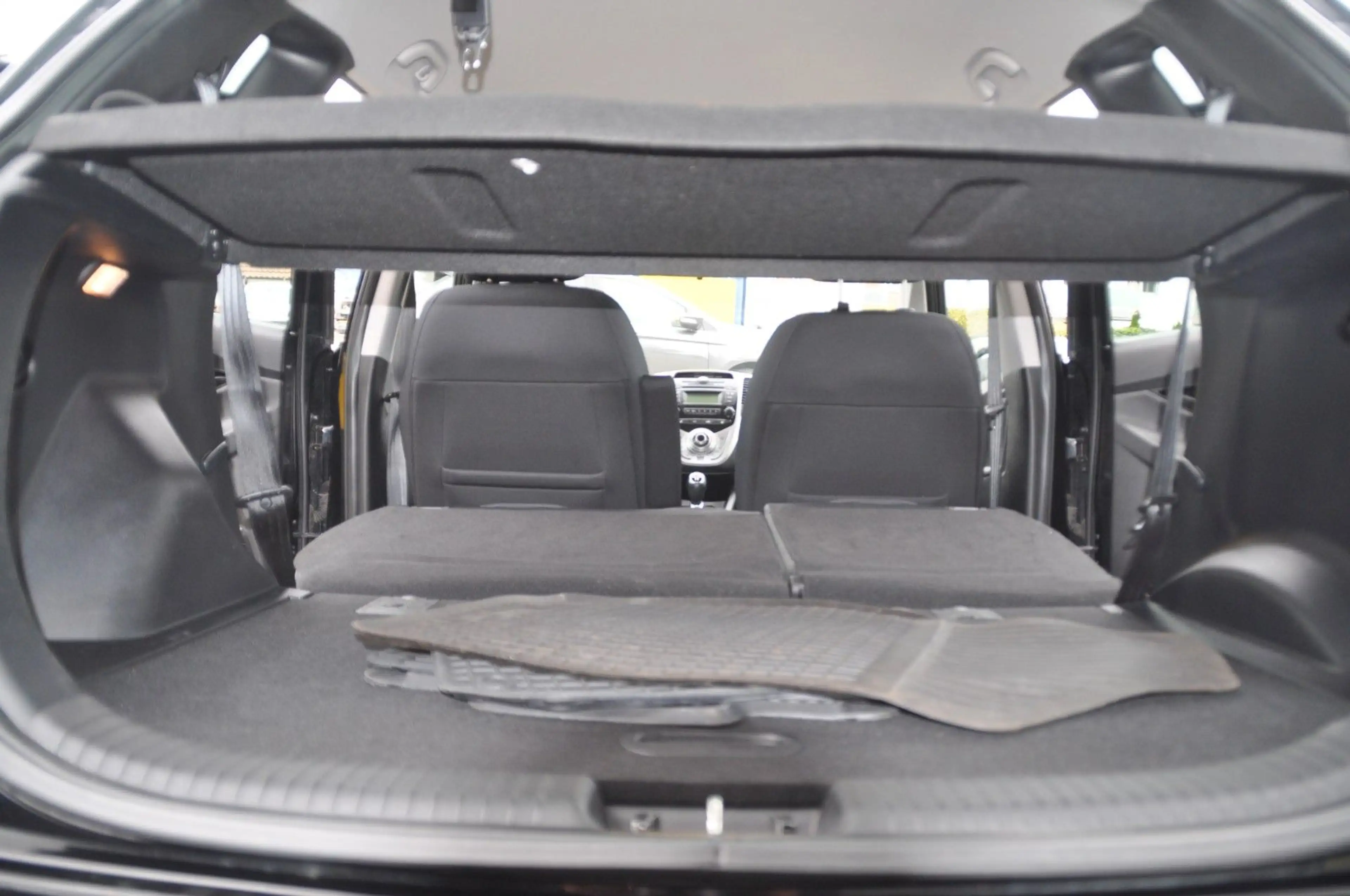 Hyundai iX20 blue Space — photo 8