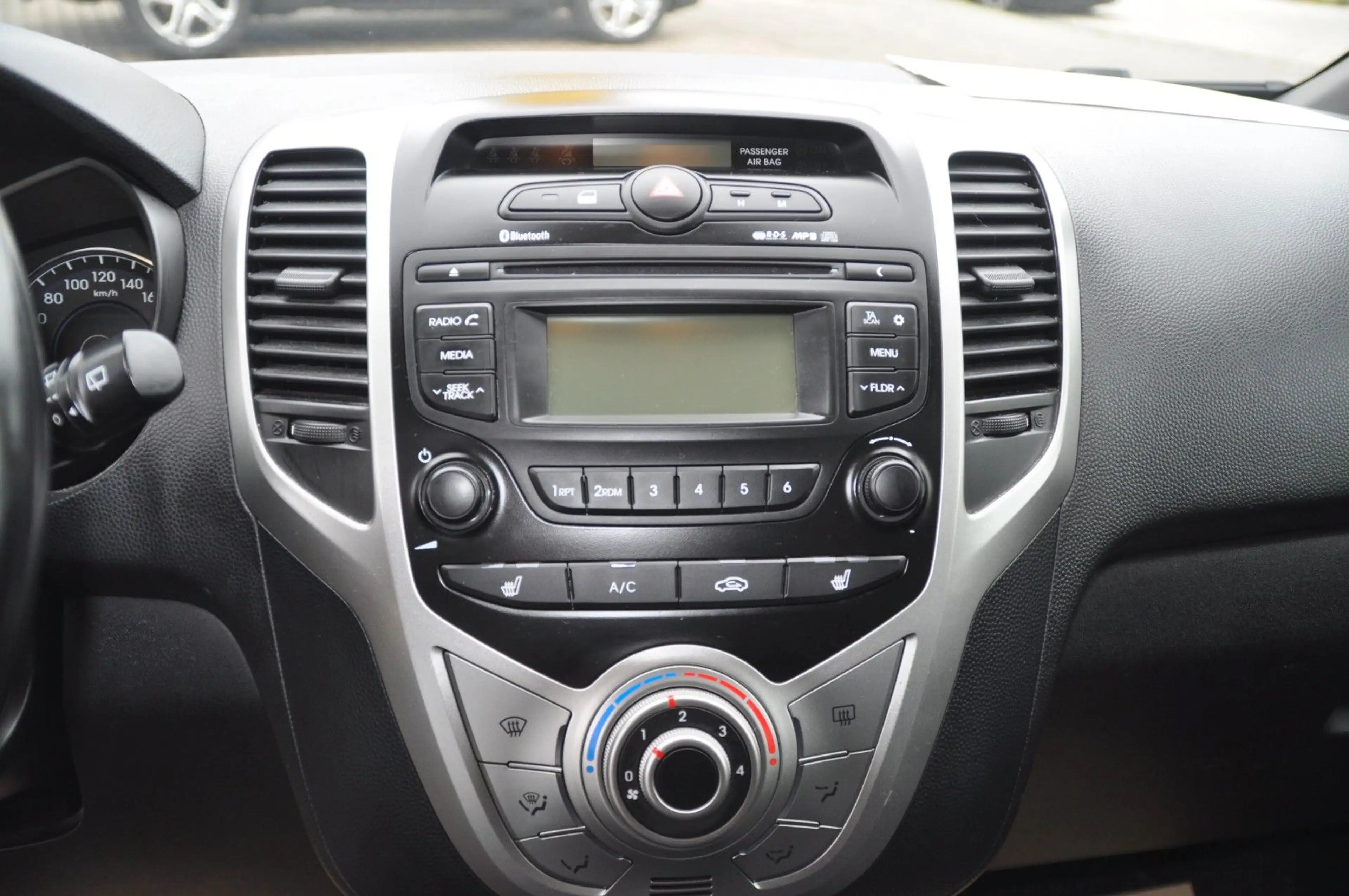 Hyundai iX20 blue Space — photo 32