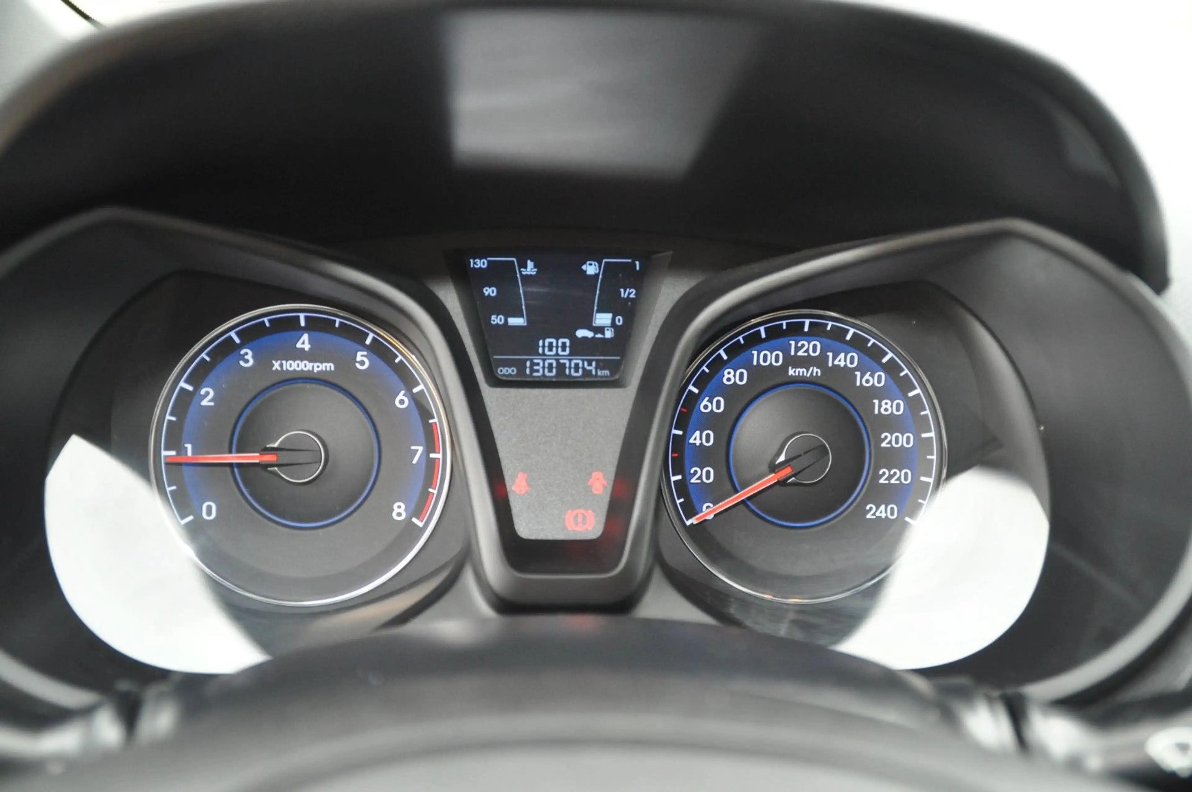 Hyundai iX20 blue Space — photo 25