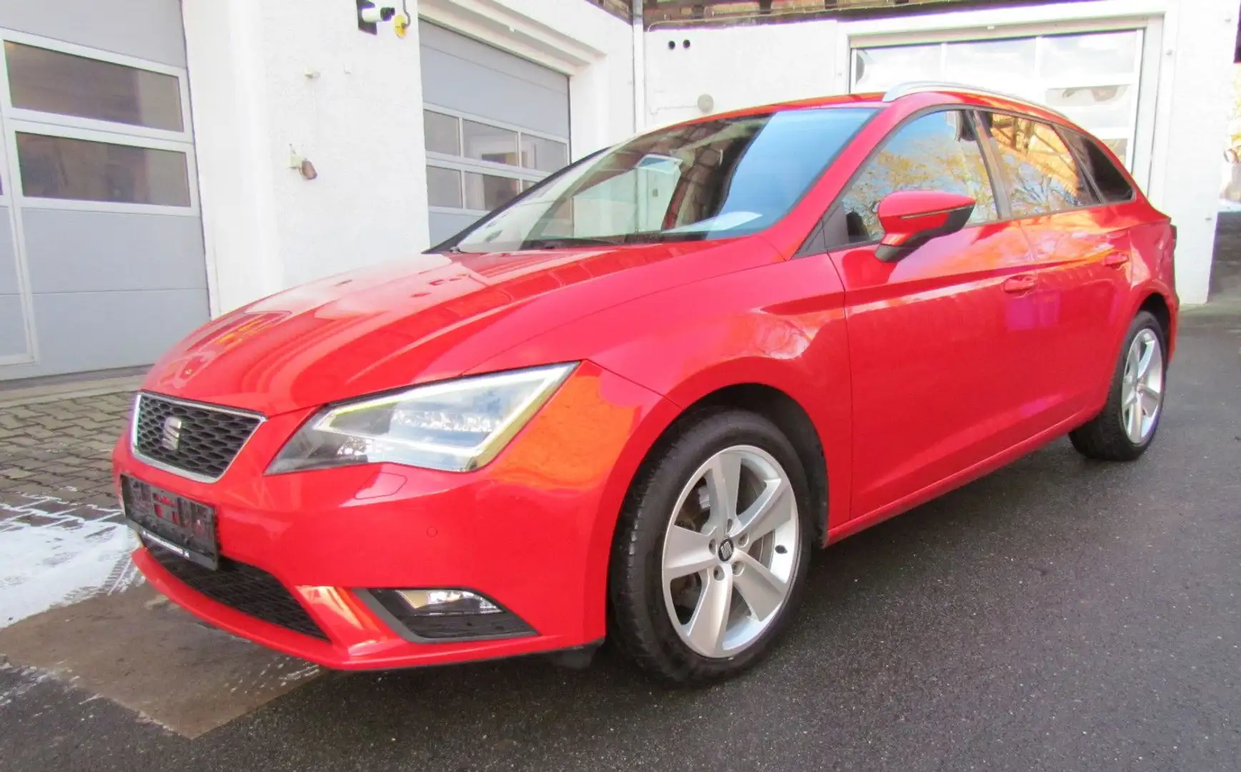 SEAT Leon ST2.0TDI 110kW DSG **Style**LED/Navi/Kamera Červená - 2