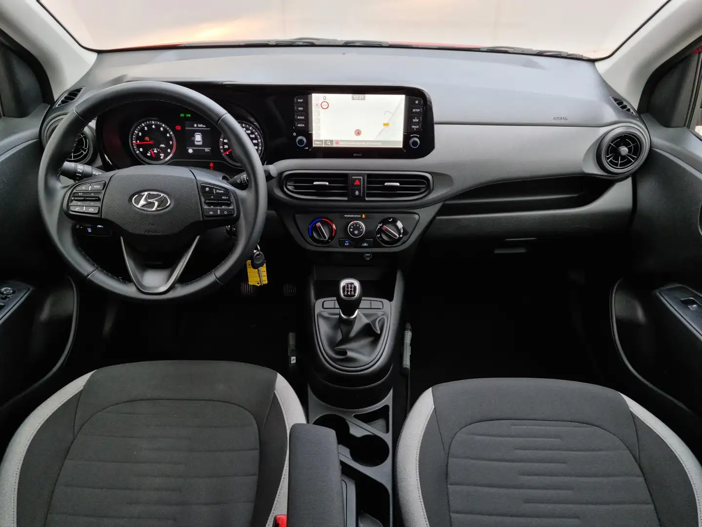 Hyundai i10 1.0 Comfort Smart / Navigatie / Android Auto/Apple Grijs - 2