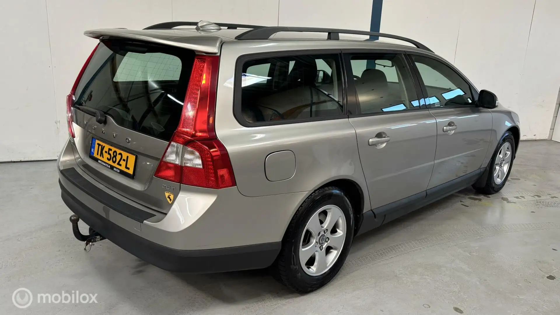 Volvo V70 2.5T AUTOMAAT / YOUNGTIMER Marrón - 2