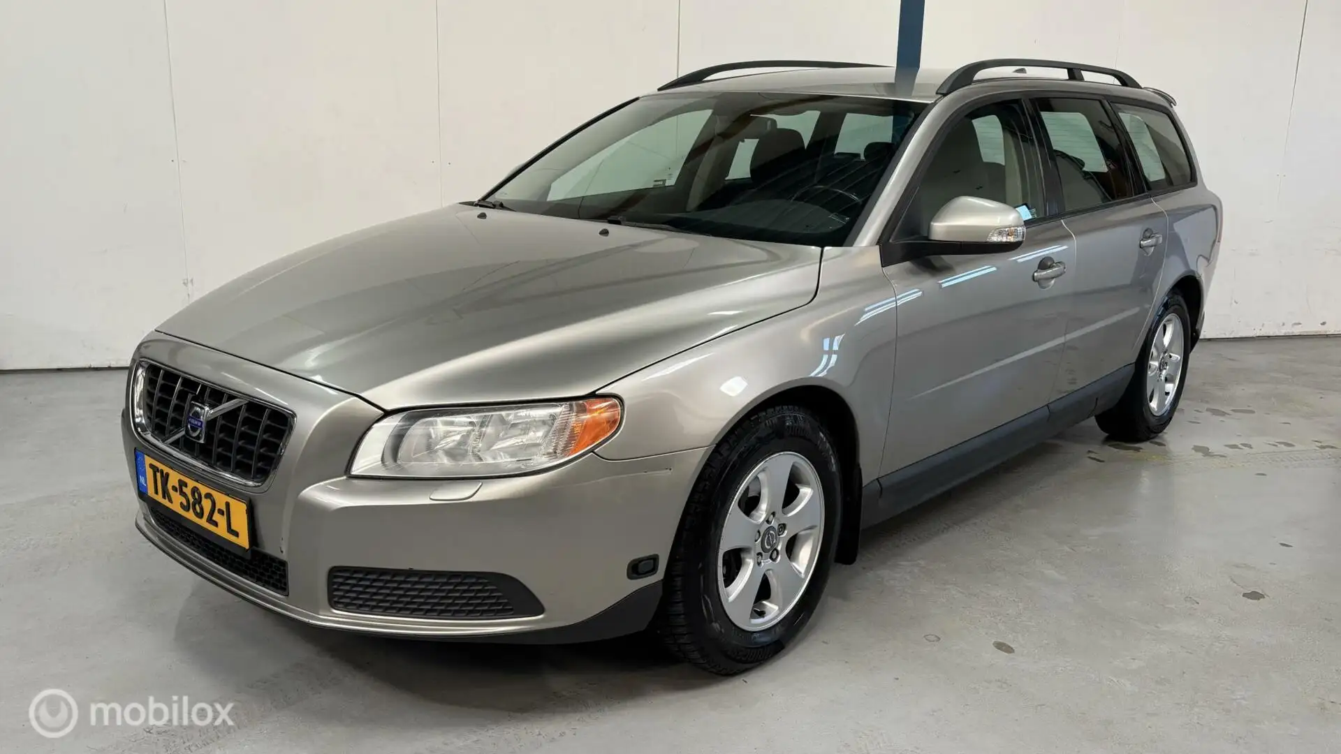 Volvo V70 2.5T AUTOMAAT / YOUNGTIMER Marrón - 1