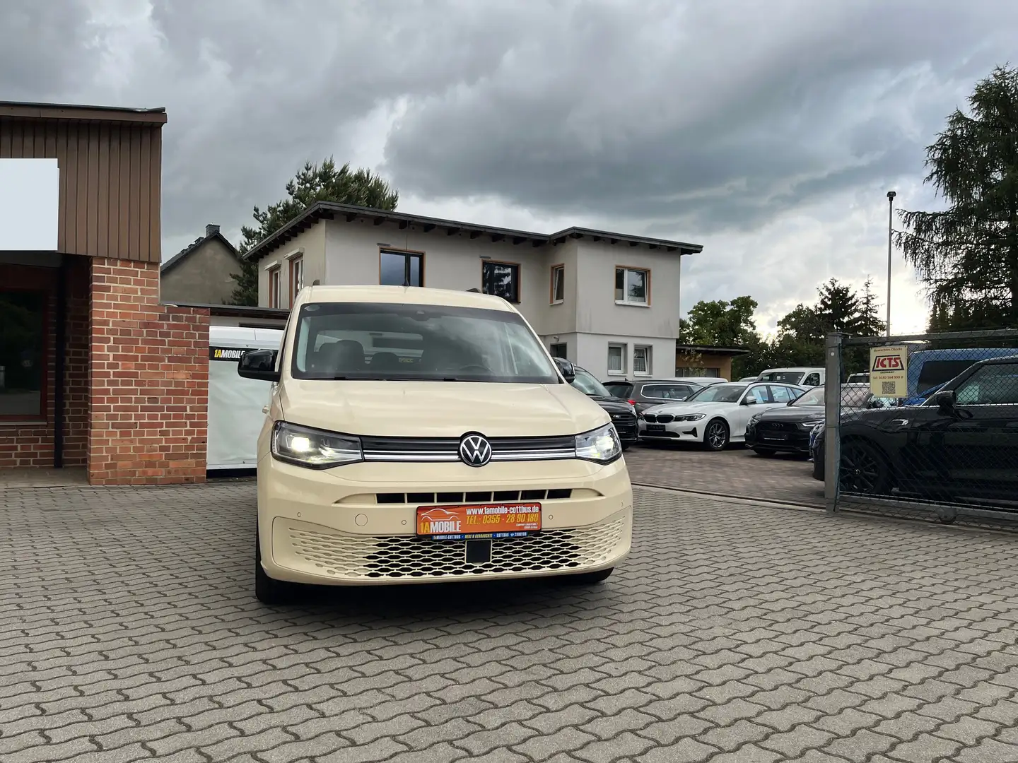 Volkswagen Caddy Life Maxi Taxi 7 Sitze Gelb - 2
