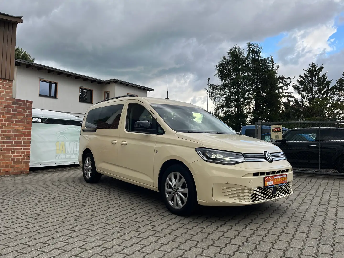 Volkswagen Caddy Life Maxi Taxi 7 Sitze Gelb - 1