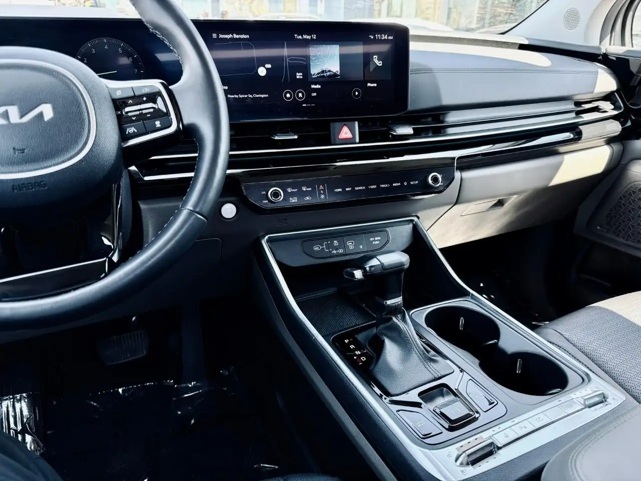 Kia Carnival снимка Kia Carnival