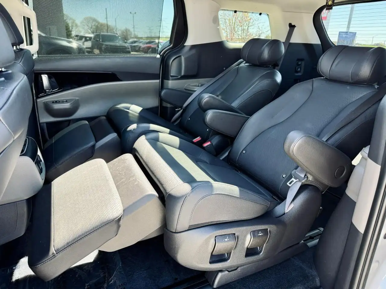 Kia Carnival снимка Kia Carnival