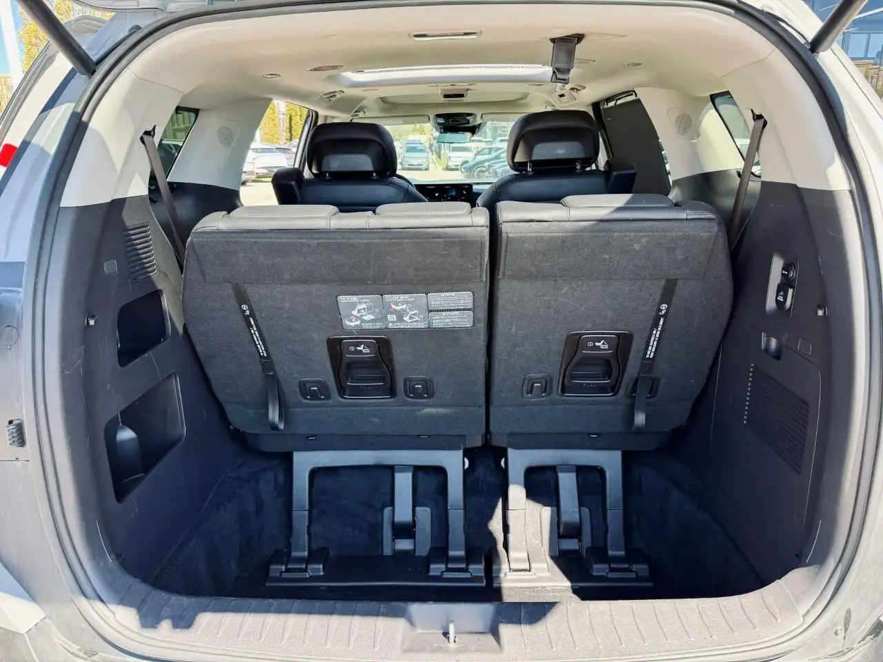 Kia Carnival снимка Kia Carnival