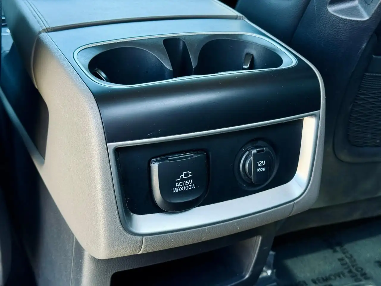 Kia Carnival снимка Kia Carnival
