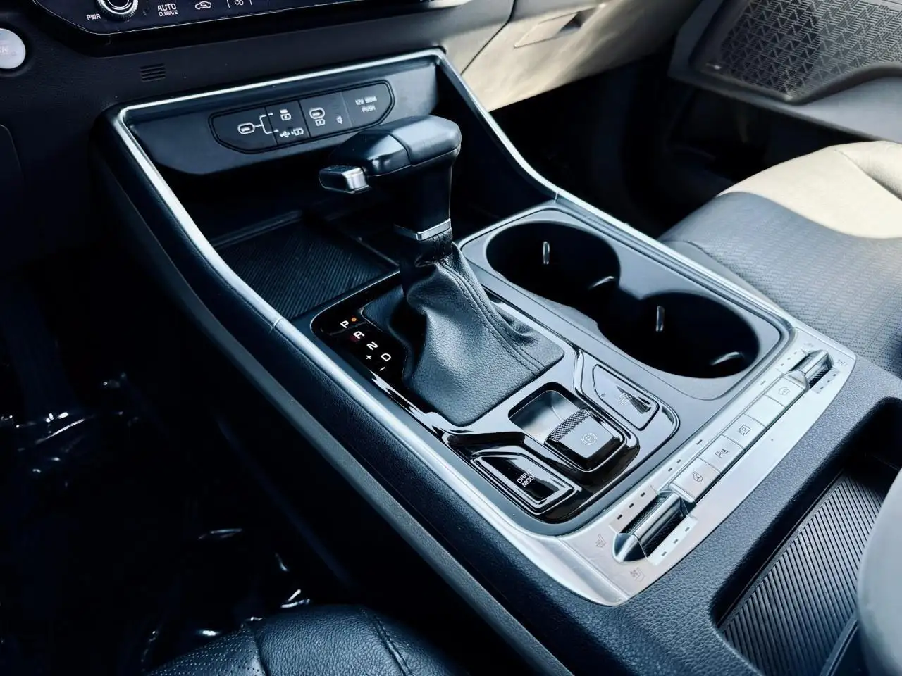 Kia Carnival снимка Kia Carnival