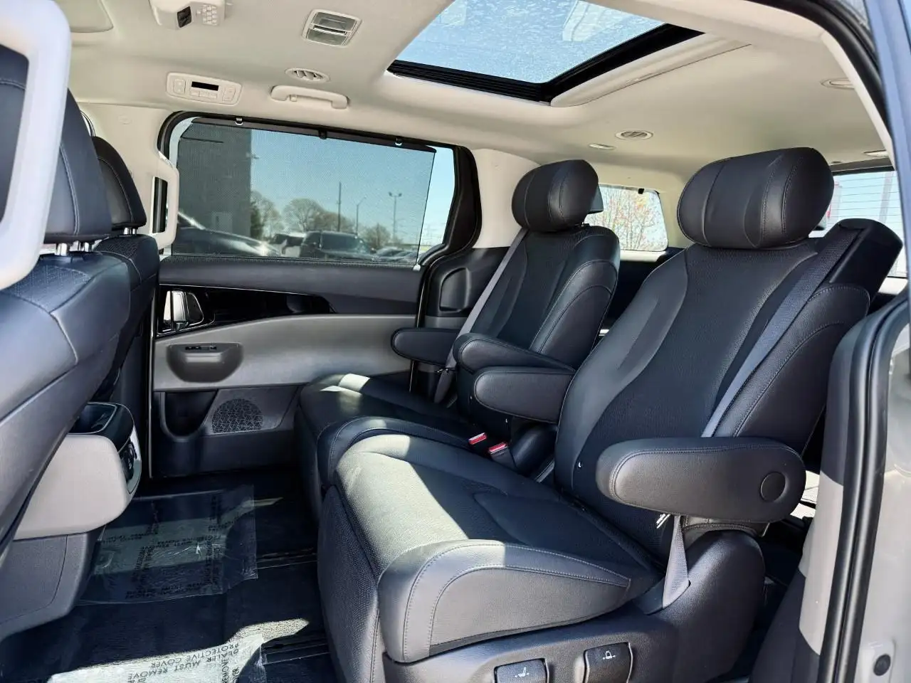 Kia Carnival снимка Kia Carnival