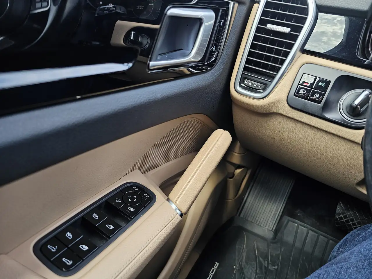 Porsche Cayenne снимка Porsche Cayenne