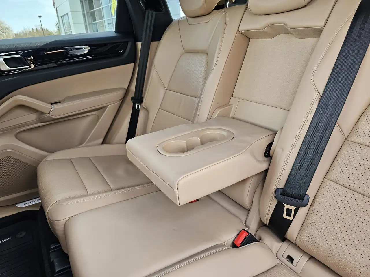 Porsche Cayenne снимка Porsche Cayenne