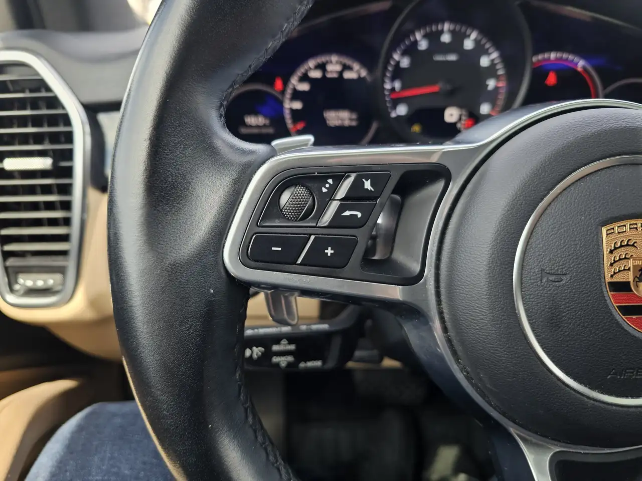 Porsche Cayenne снимка Porsche Cayenne