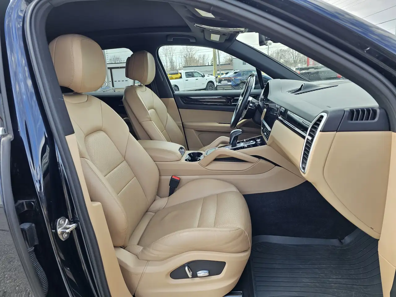 Porsche Cayenne снимка Porsche Cayenne