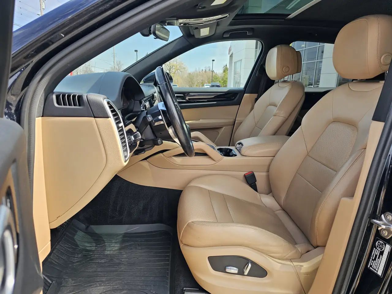 Porsche Cayenne снимка Porsche Cayenne