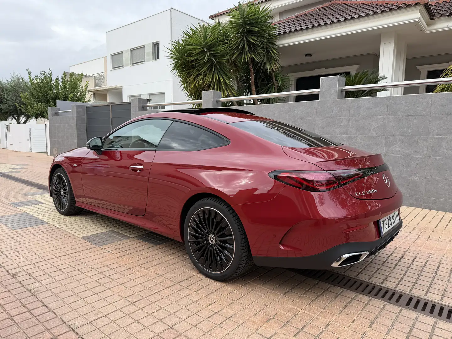 Mercedes-Benz CLE 300 300e 9G-DCT Rojo - 1