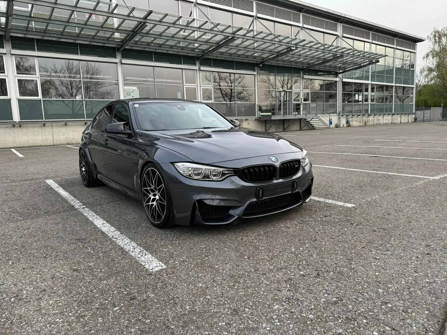 BMW M3 Competition Grau - 1