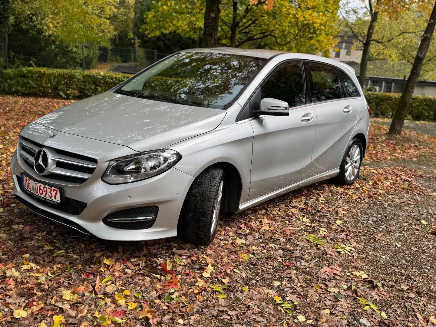 Mercedes-Benz B 180 Style mit erst 28180 km ! Silber - 1