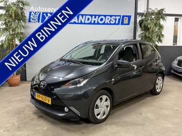 1.0 VVT-i x-play // Aico // carplay