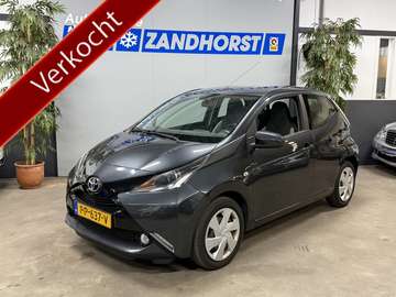1.0 VVT-i x-play // Aico // carplay Verkocht!!!