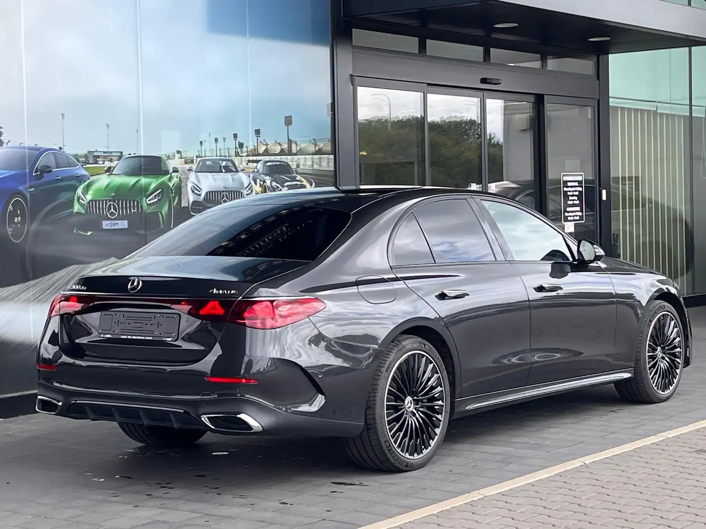 Mercedes-Benz E 300 de 4M AMG/pano/hyperscreen Grijs - 2