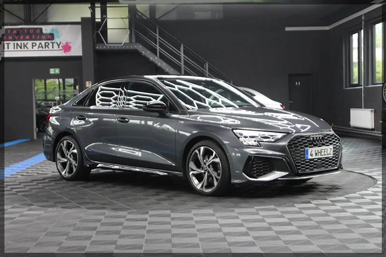 Audi A3 35 TDI S line Limousine PDC / ALCANTARA Grau - 1