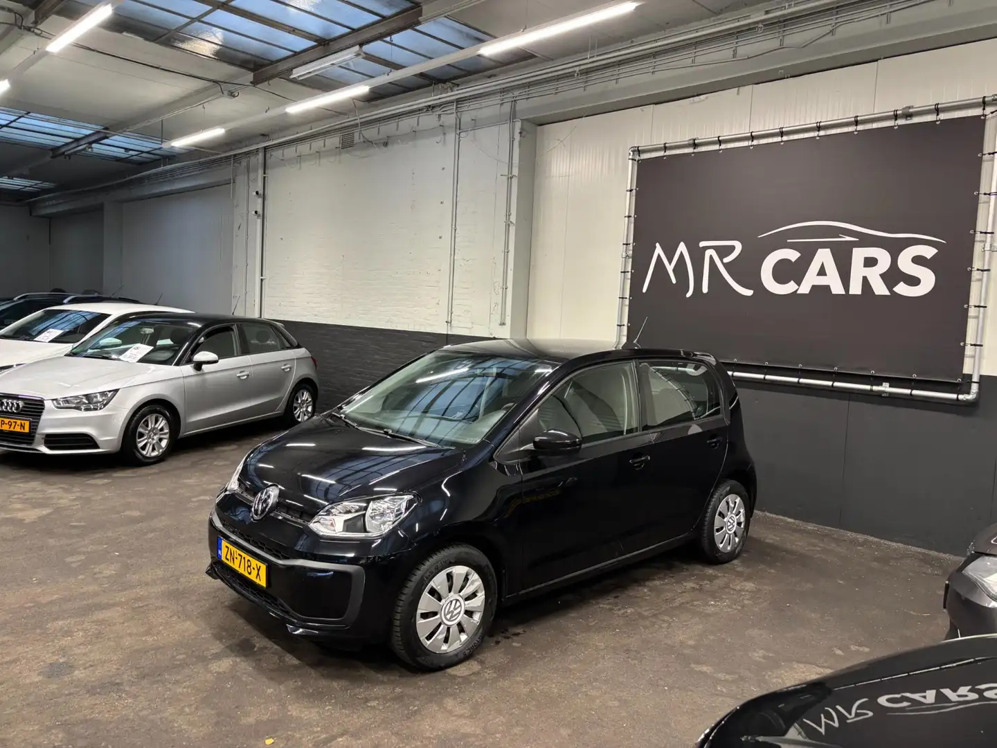 Volkswagen up! 1.0 BMT move up! Airco/Cruise Control Schwarz - 2