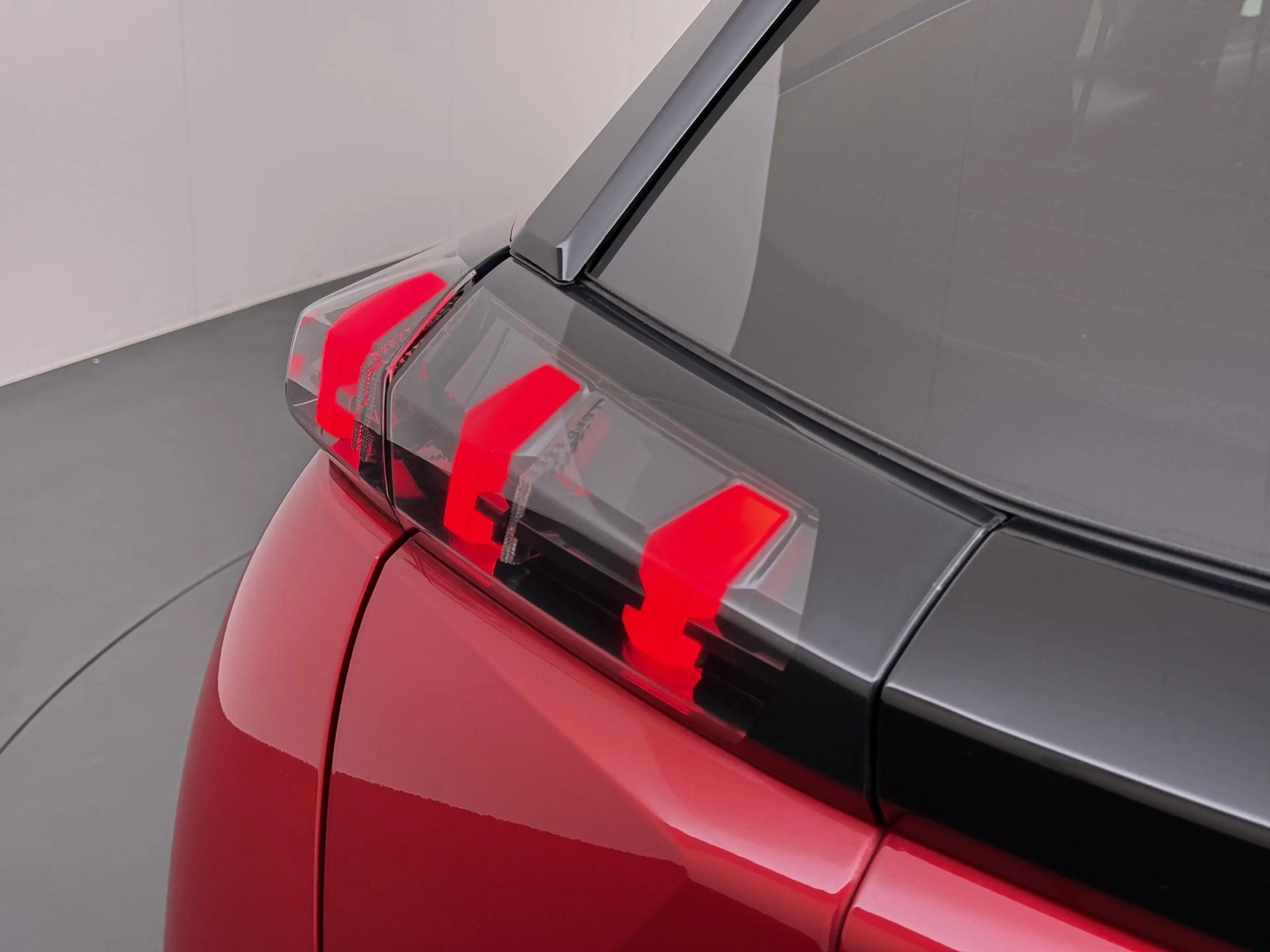 Peugeot e-2008 GT Pack 50 kWh | Navigatie | Camera achter | Parke — photo 10