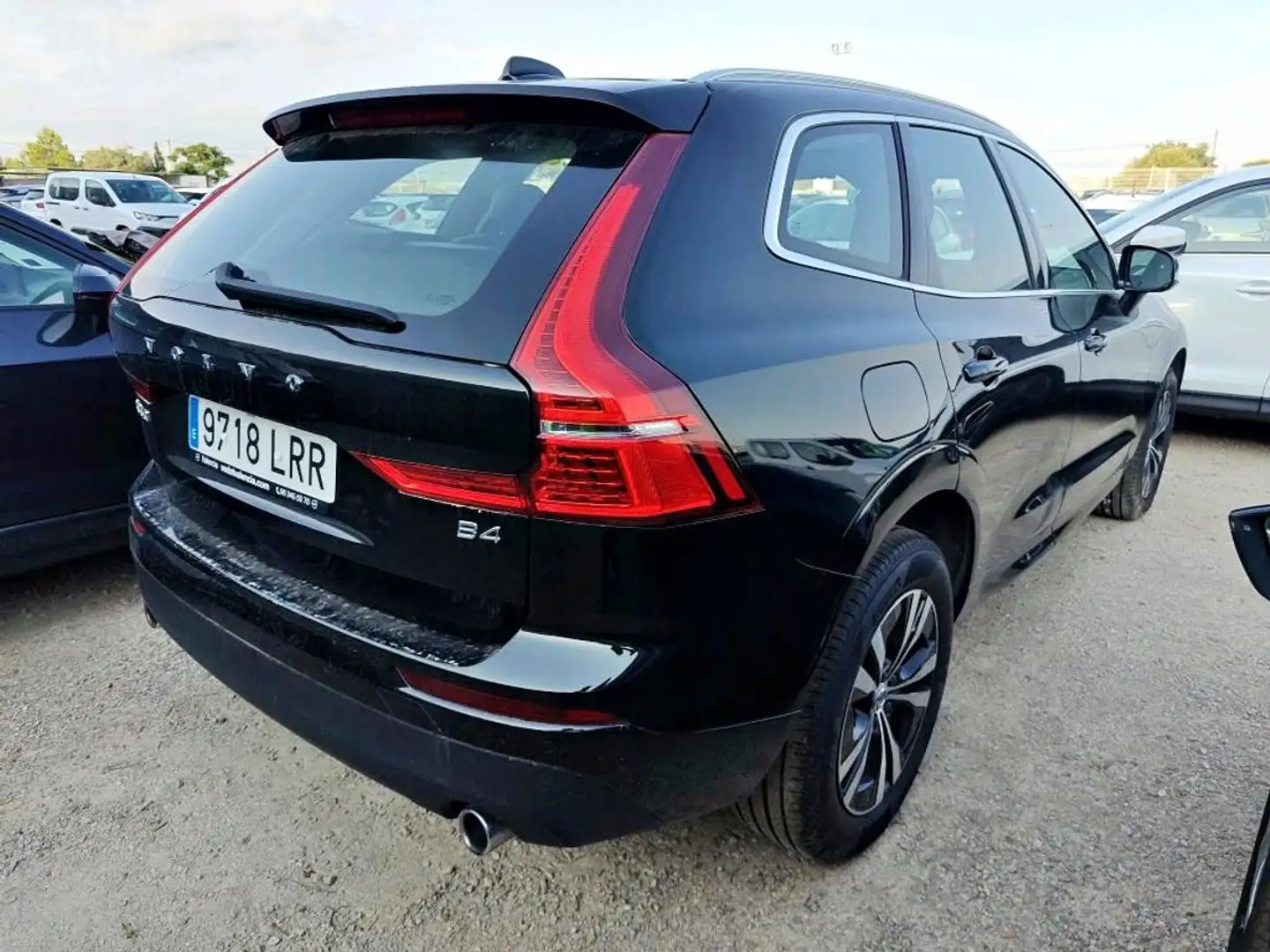 Volvo XC60 2.0 B4 D Momentum Pro Auto Nero - 2