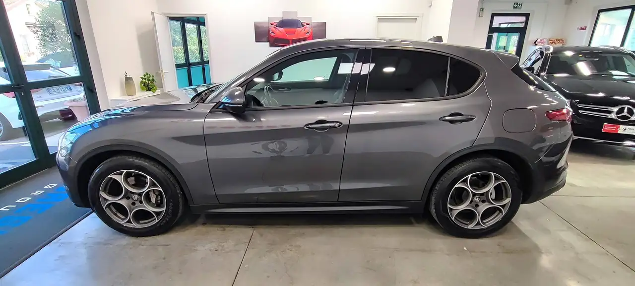 Alfa Romeo Stelvio 2022