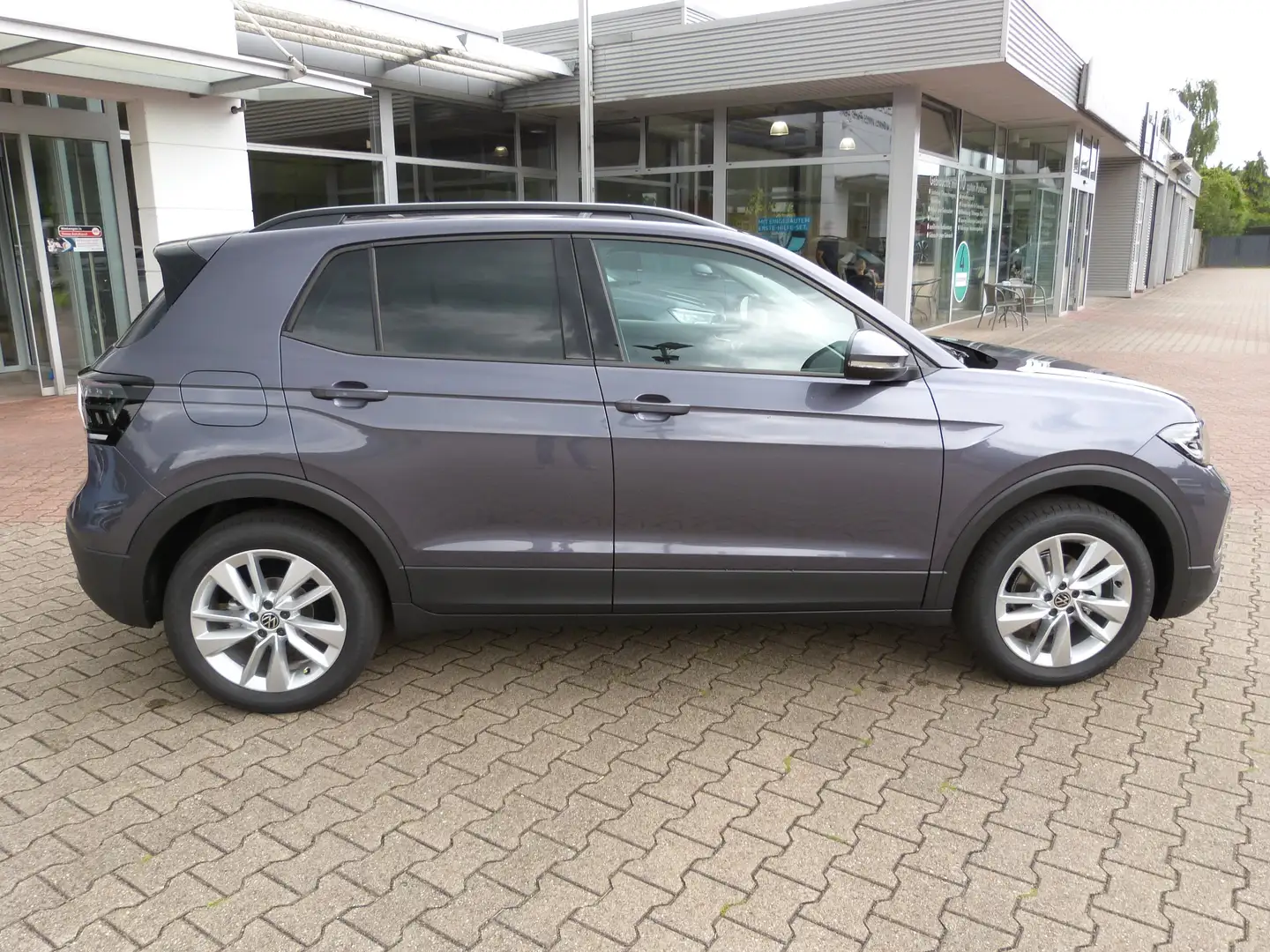 Volkswagen T-Cross 1.0 TSI DSG Life, Matrix, Kamera, Kessy, LM 17", Gris - 2