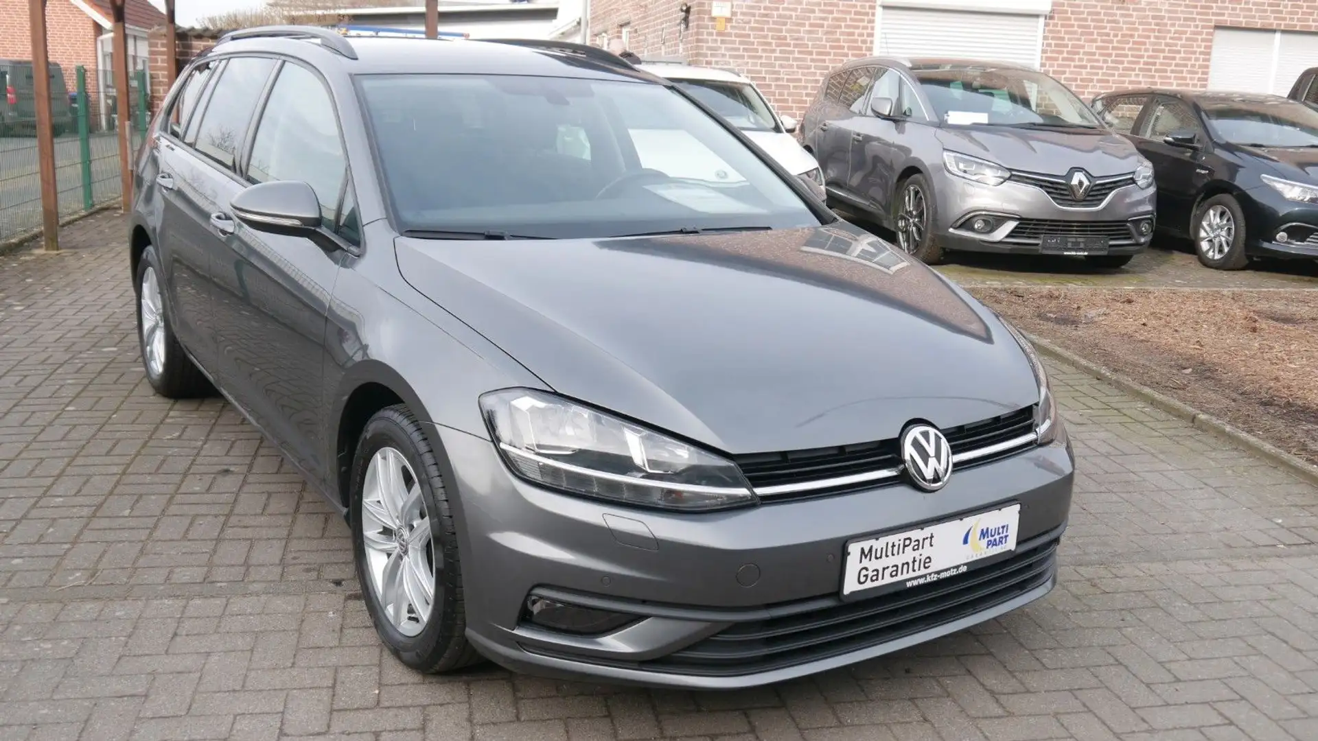 Volkswagen Golf Trendline Gris - 1