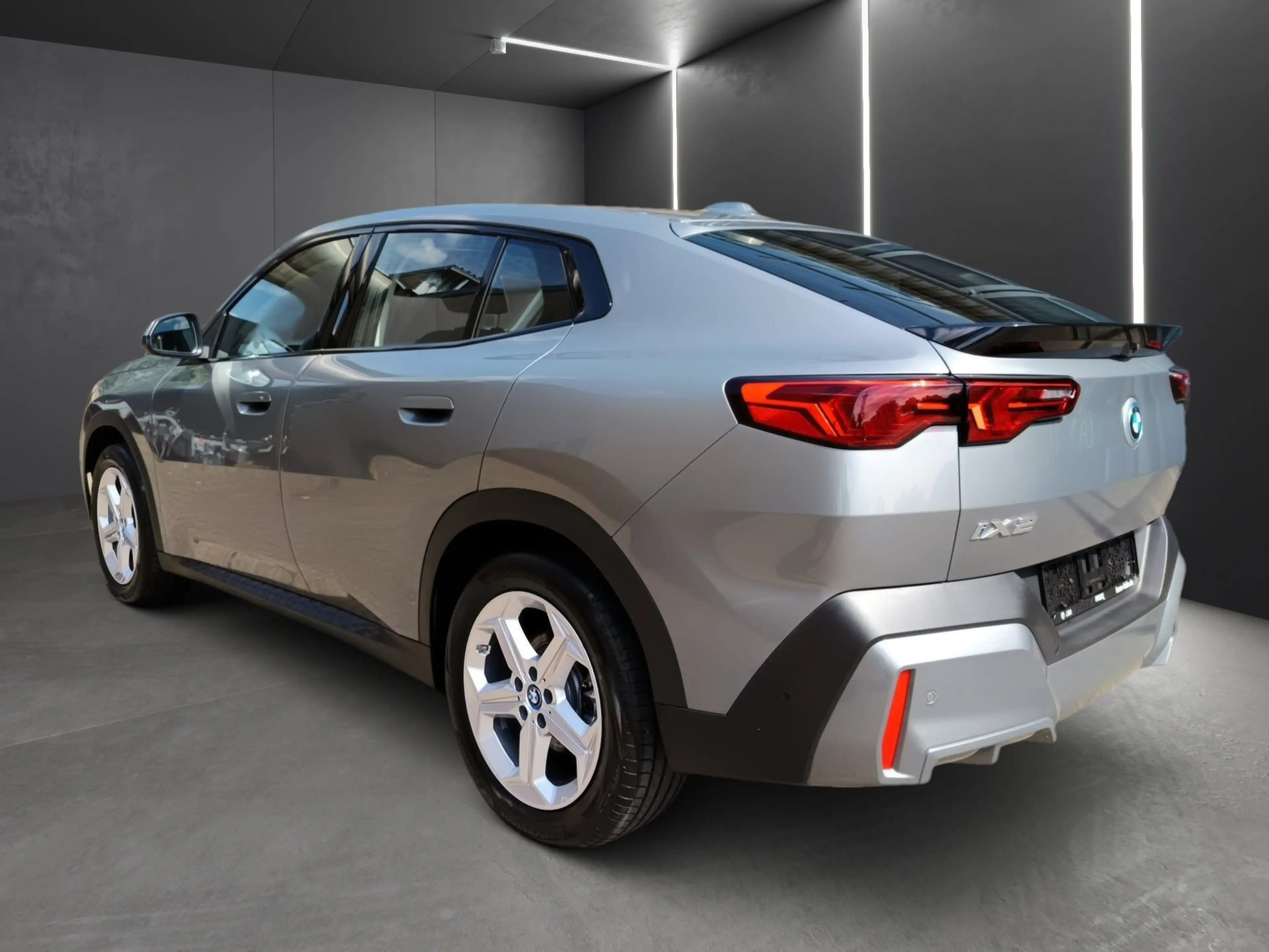 BMW iX2 30xDrive ICONIC GLOW+HEAD UP+MEMORY+DR. ASS PLUS — photo 7