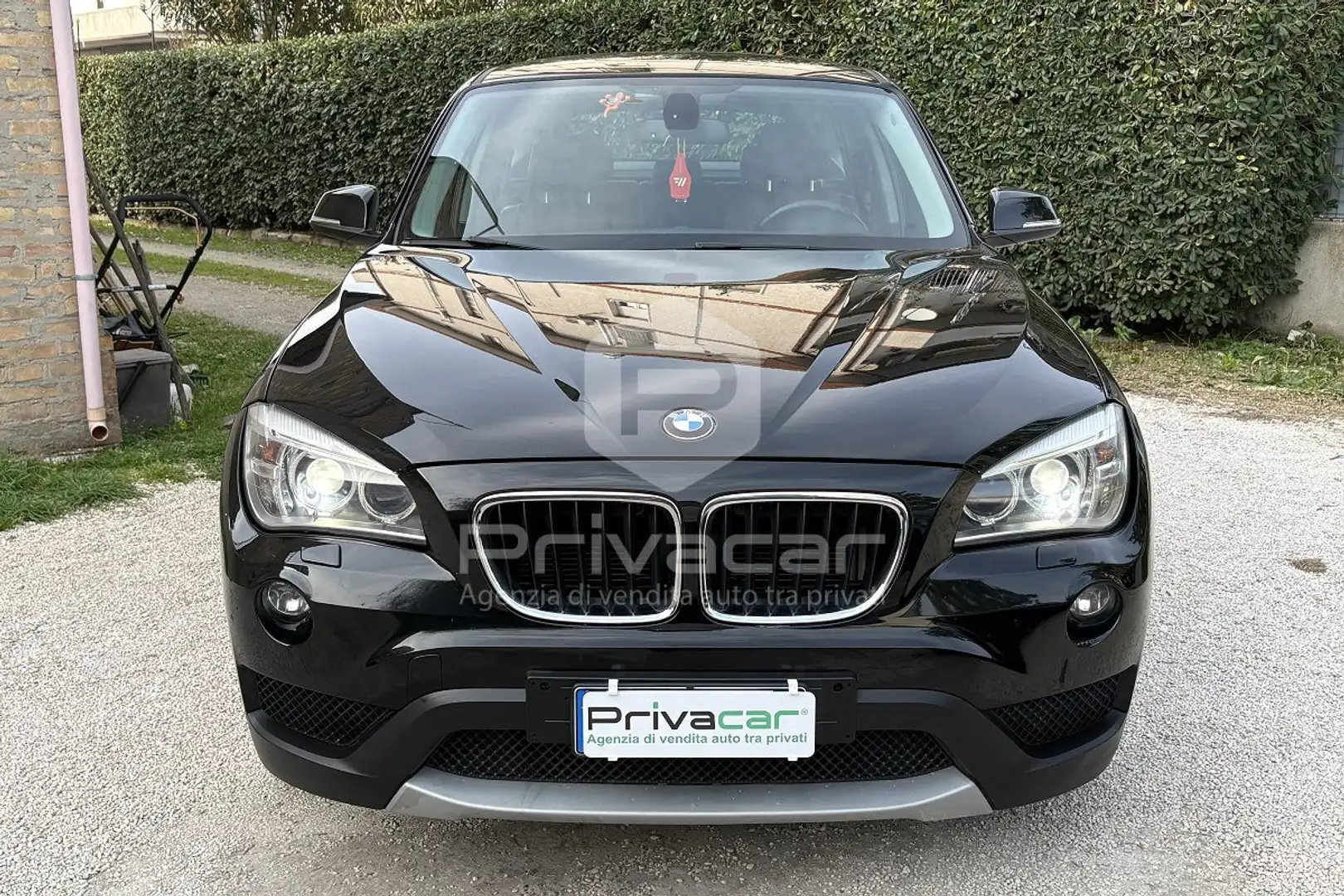 BMW X1 X1 xDrive18d Schwarz - 2