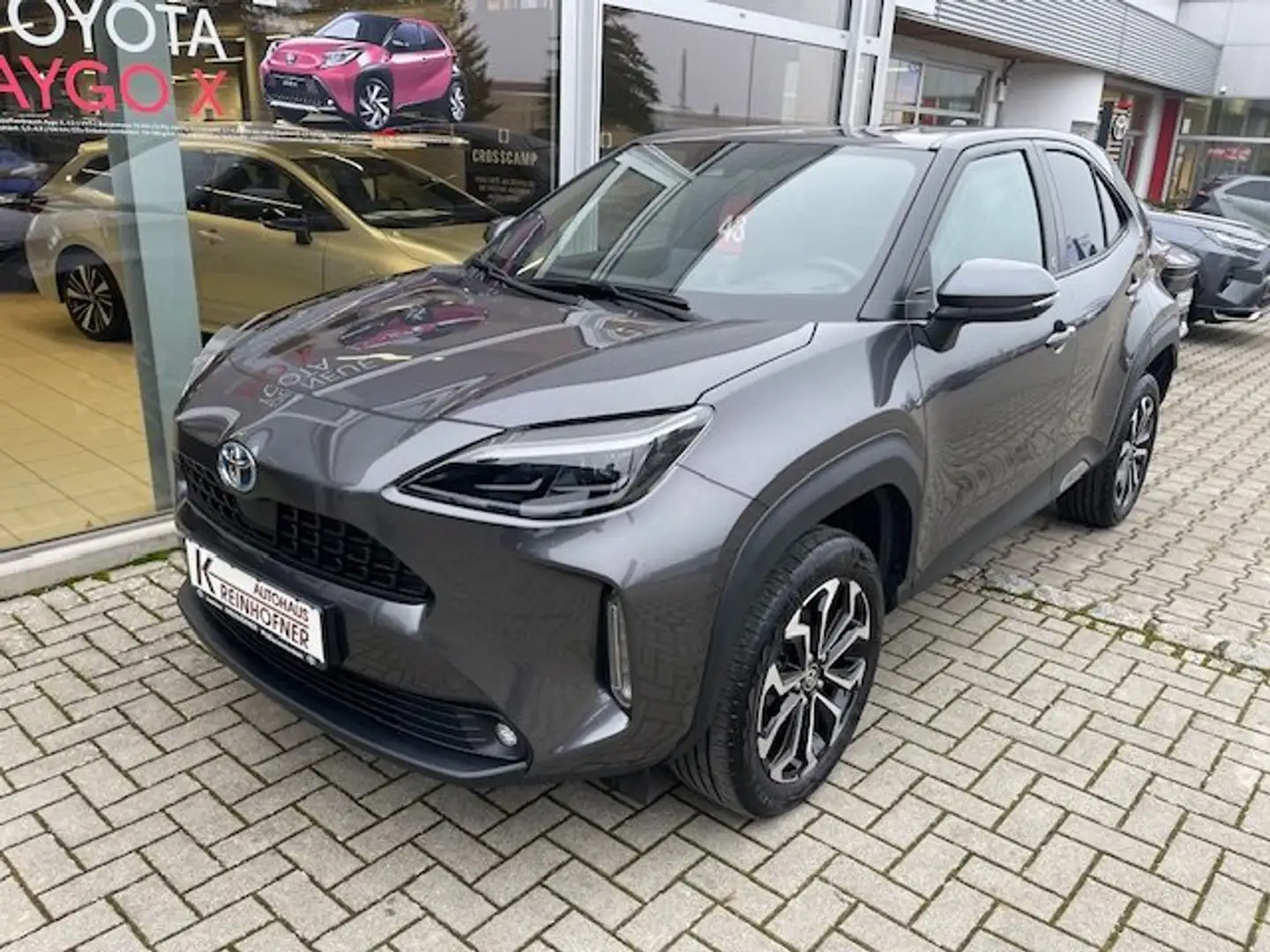 Toyota Yaris Cross Hybrid 1.5 VVT-i Team Deutschland *Connect+Winter* Grau - 1