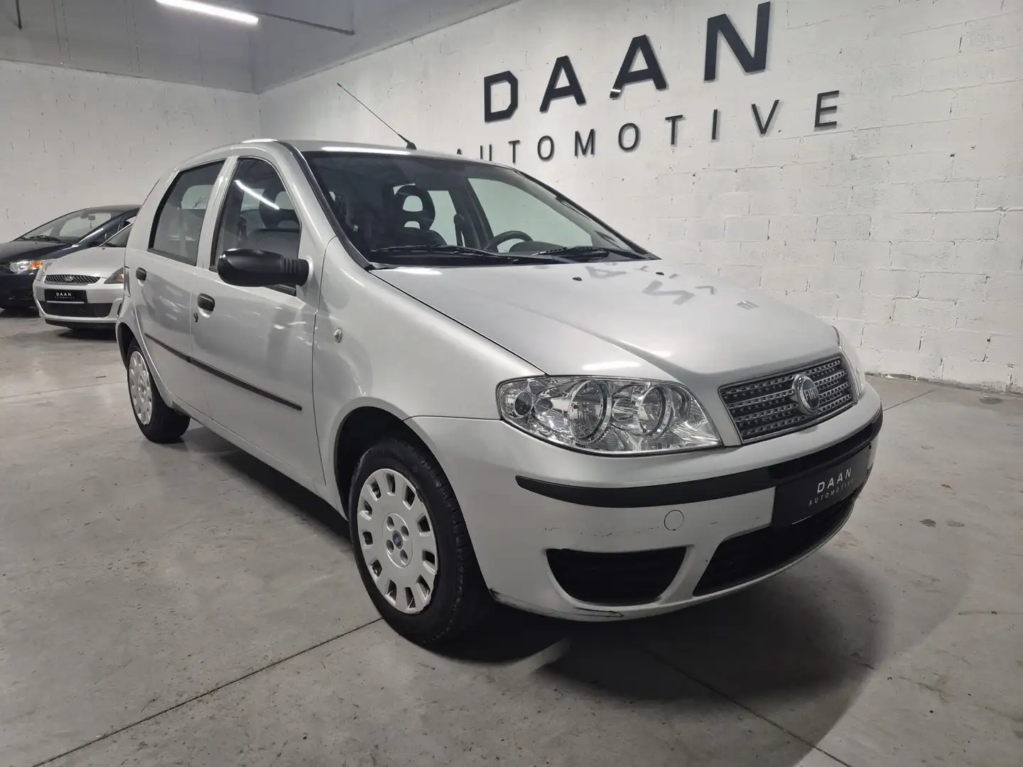 Fiat Punto 1.2i essence - 1