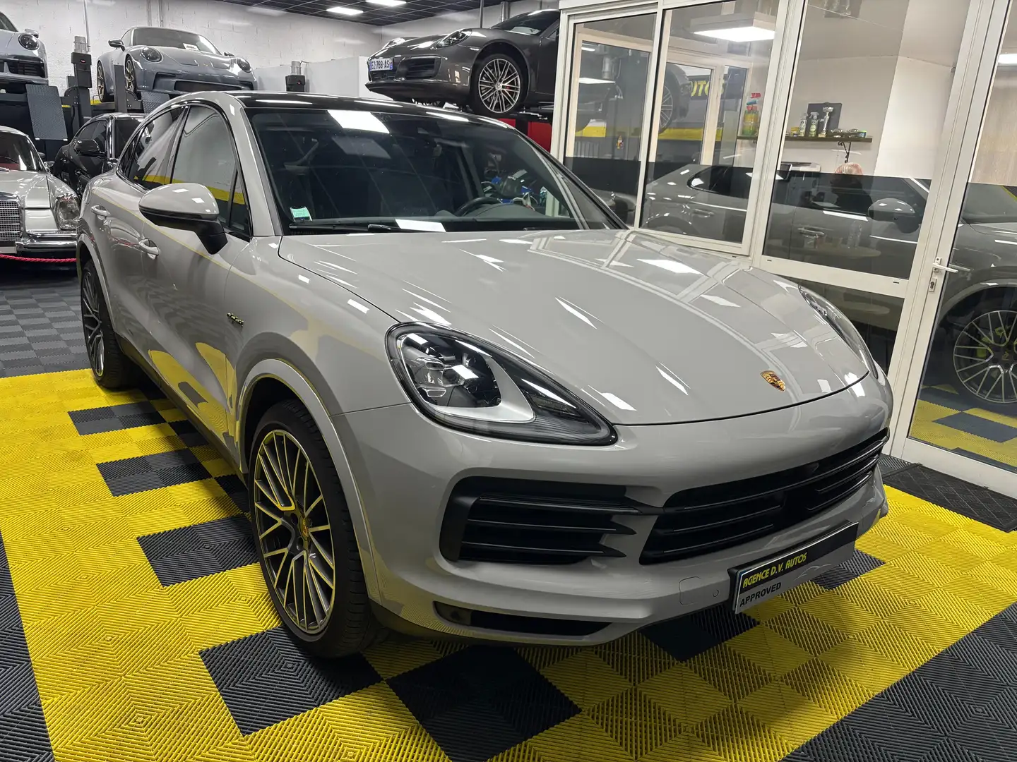 Porsche Cayenne III COUPÉ 3.0 V6 E-HYBRID PLATINUM ÉDITION Grau - 1