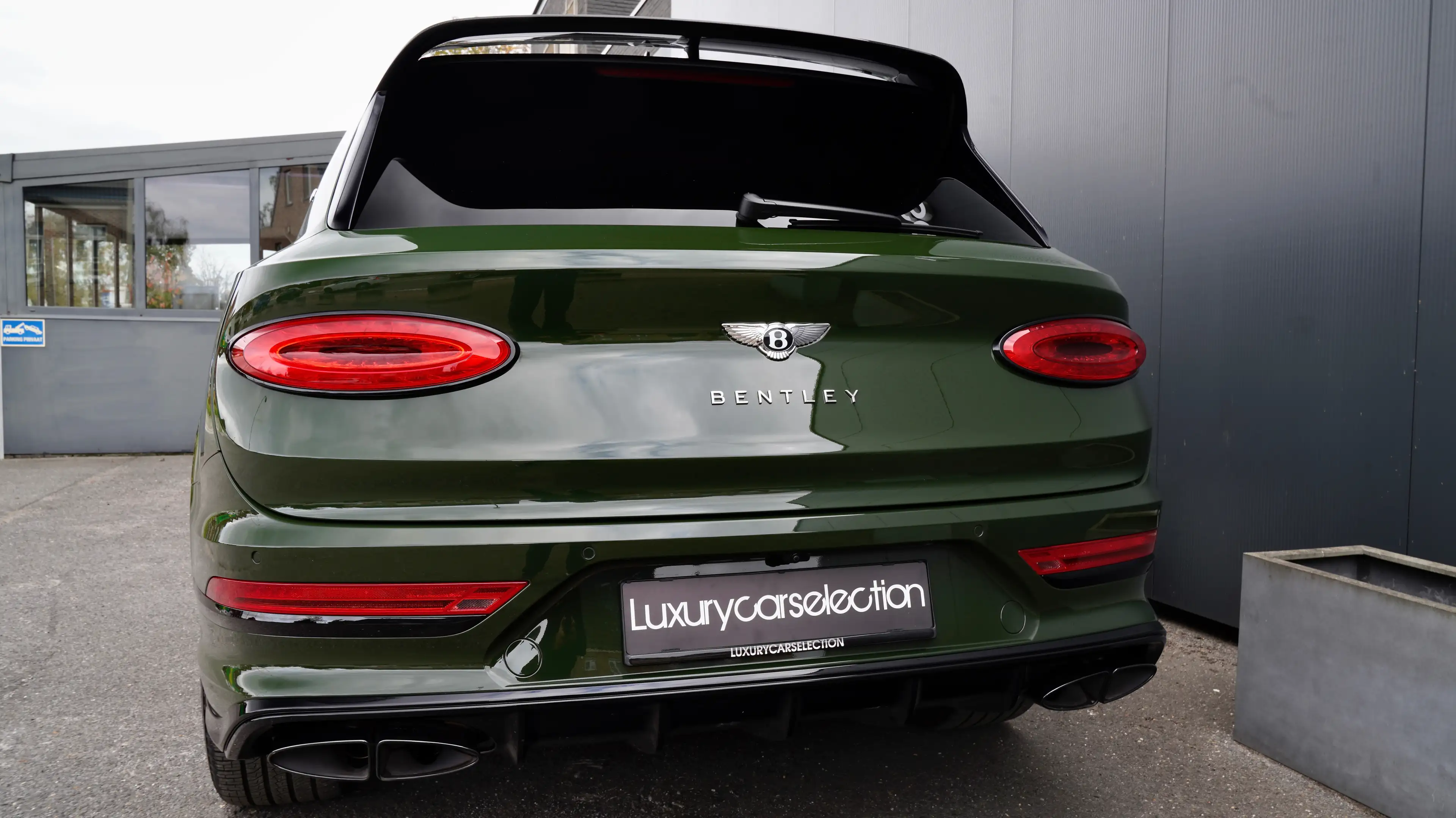 Bentley Bentayga V8 First Edition *MULLINER/NIGHTVISION/NAIM/FULL* — photo 13