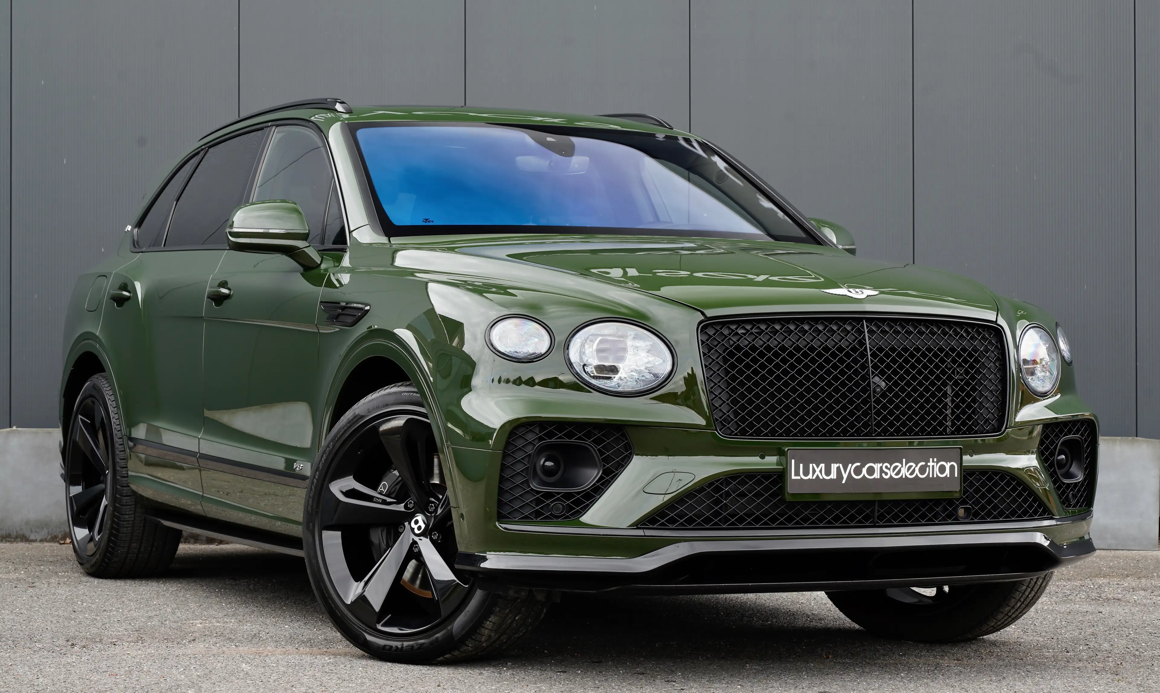 Bentley Bentayga V8 First Edition *MULLINER/NIGHTVISION/NAIM/FULL* — photo 3