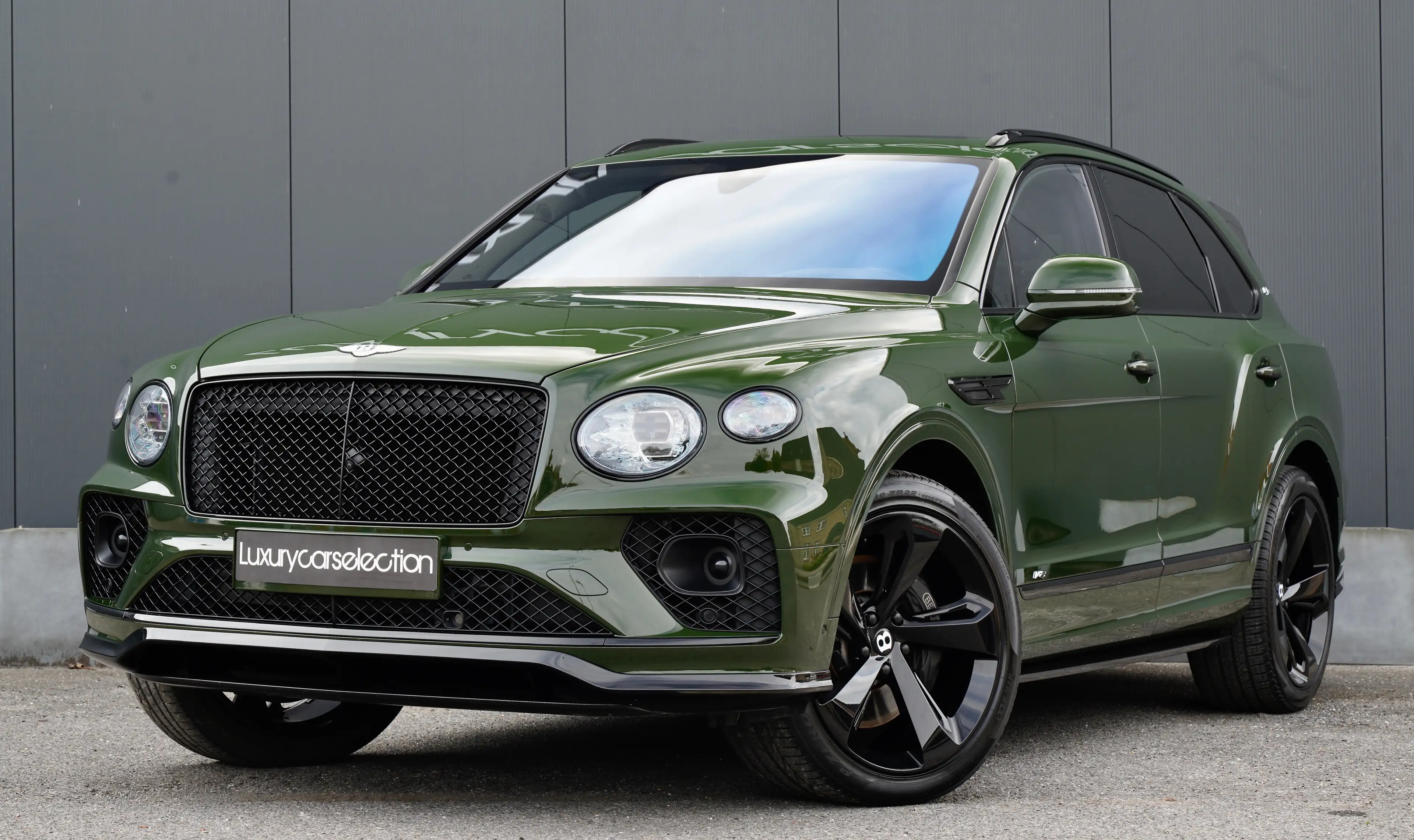 Bentley Bentayga V8 First Edition *MULLINER/NIGHTVISION/NAIM/FULL* — photo 2