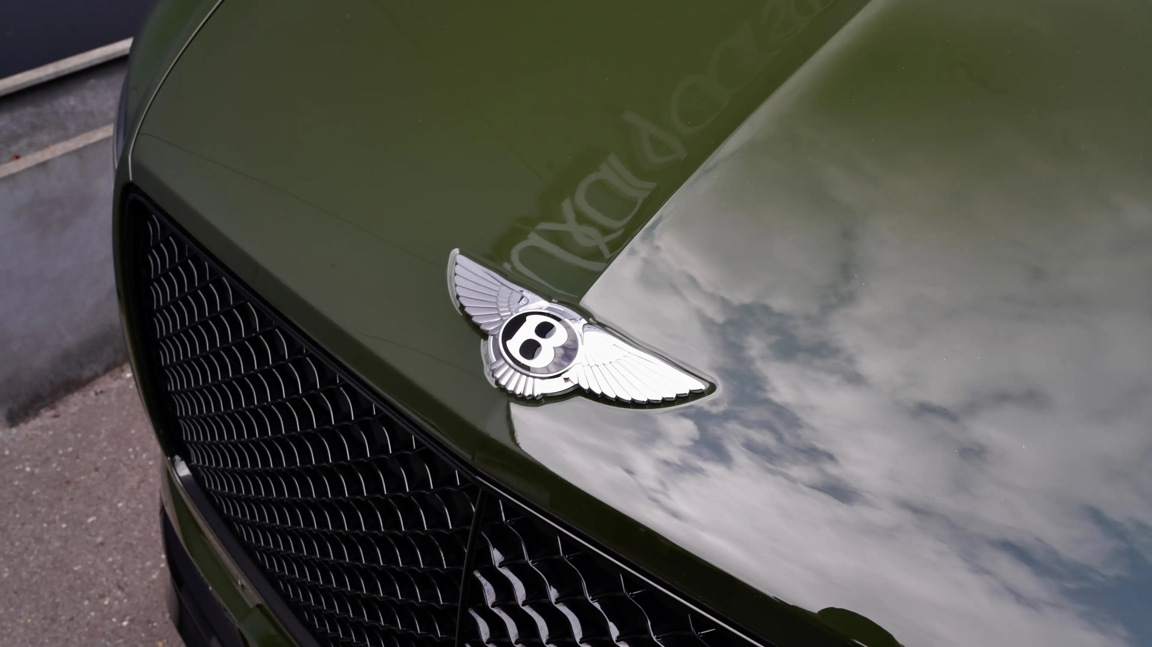 Bentley Bentayga V8 First Edition *MULLINER/NIGHTVISION/NAIM/FULL* — photo 10