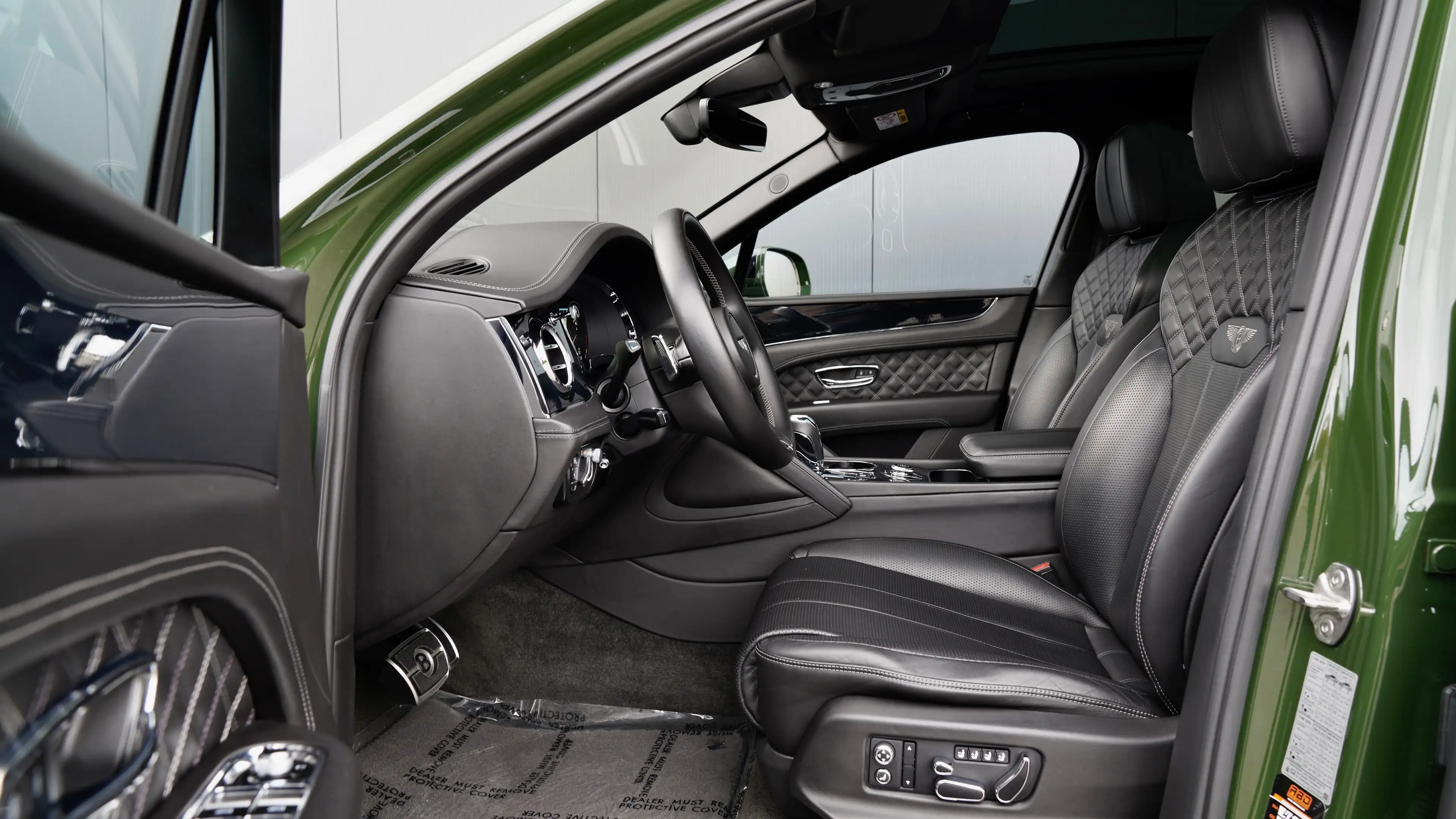 Bentley Bentayga V8 First Edition *MULLINER/NIGHTVISION/NAIM/FULL* — photo 14
