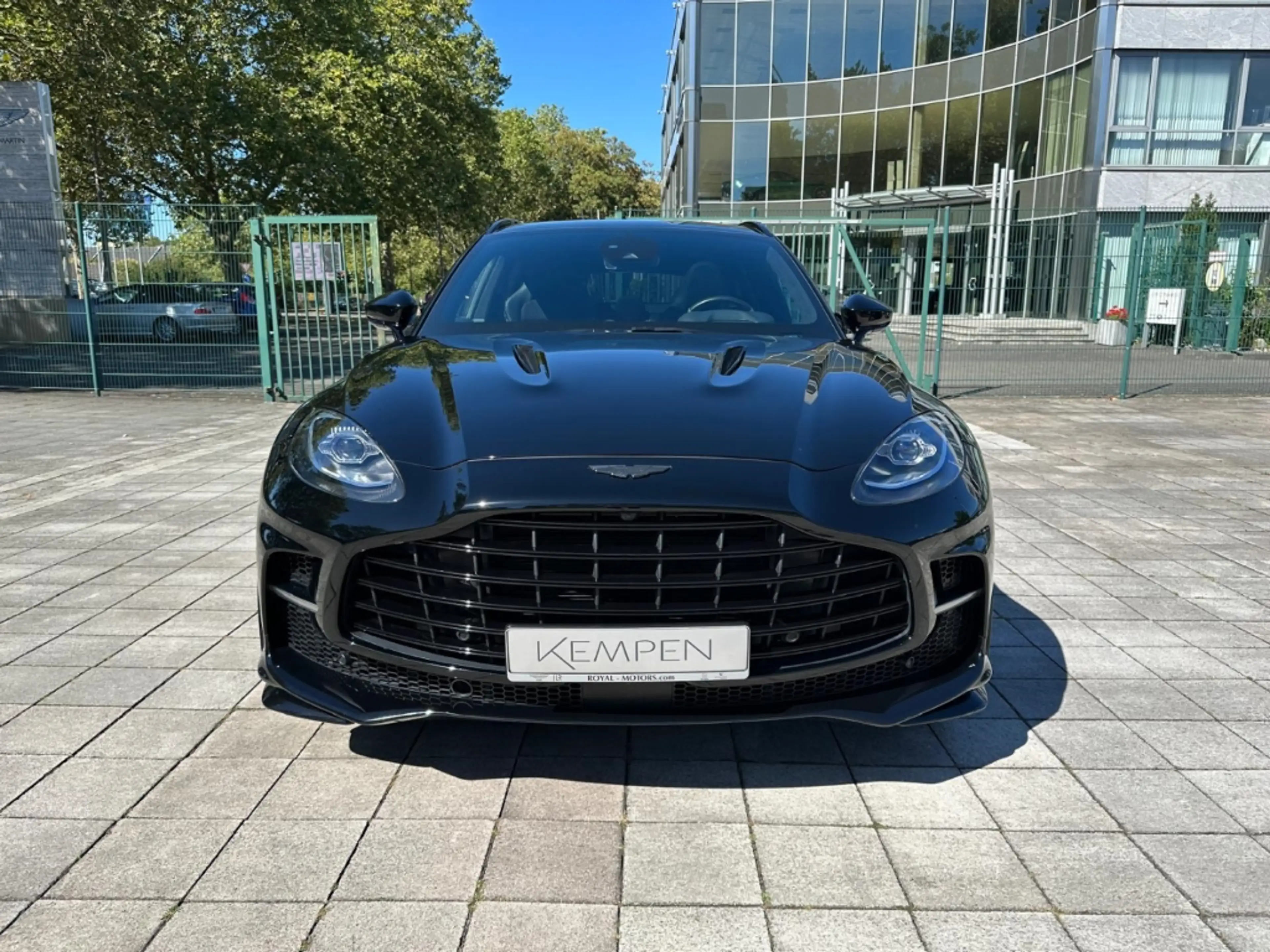 Aston Martin DBX 707 Jet Black / Onyx Black — photo 2