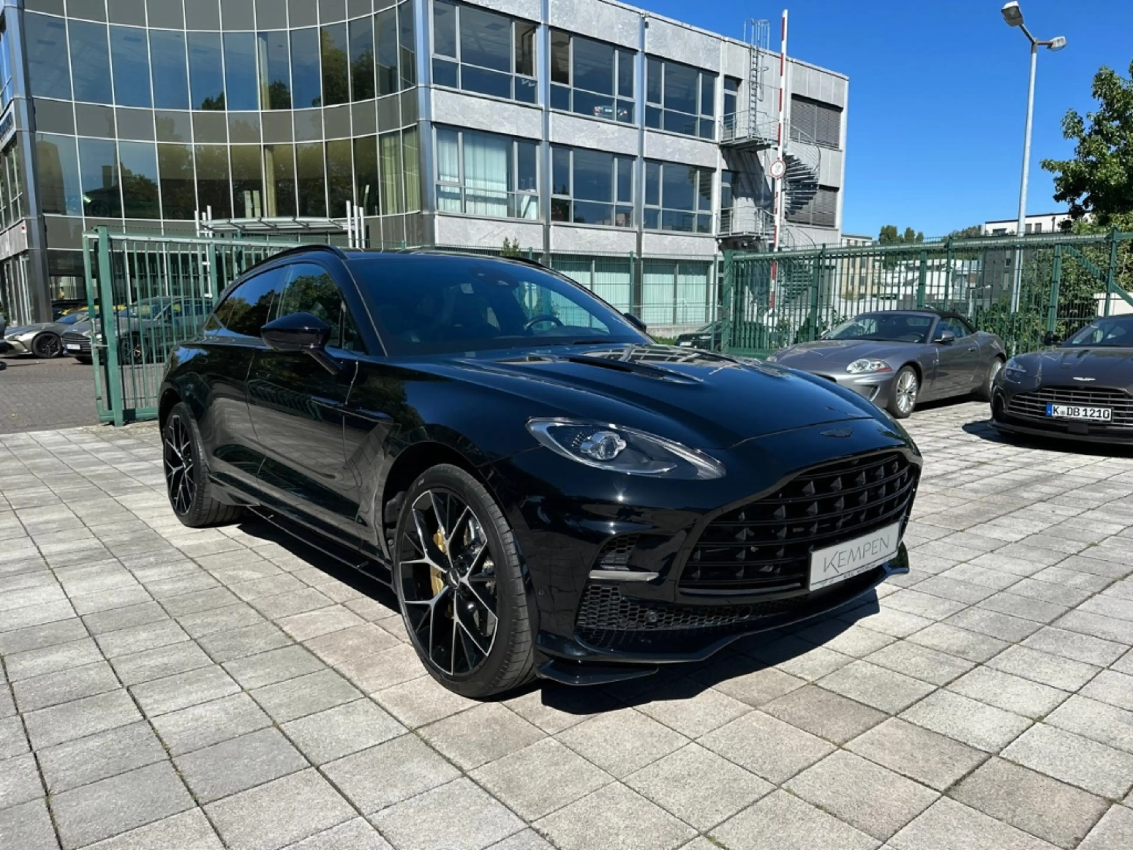 Aston Martin DBX 707 Jet Black / Onyx Black