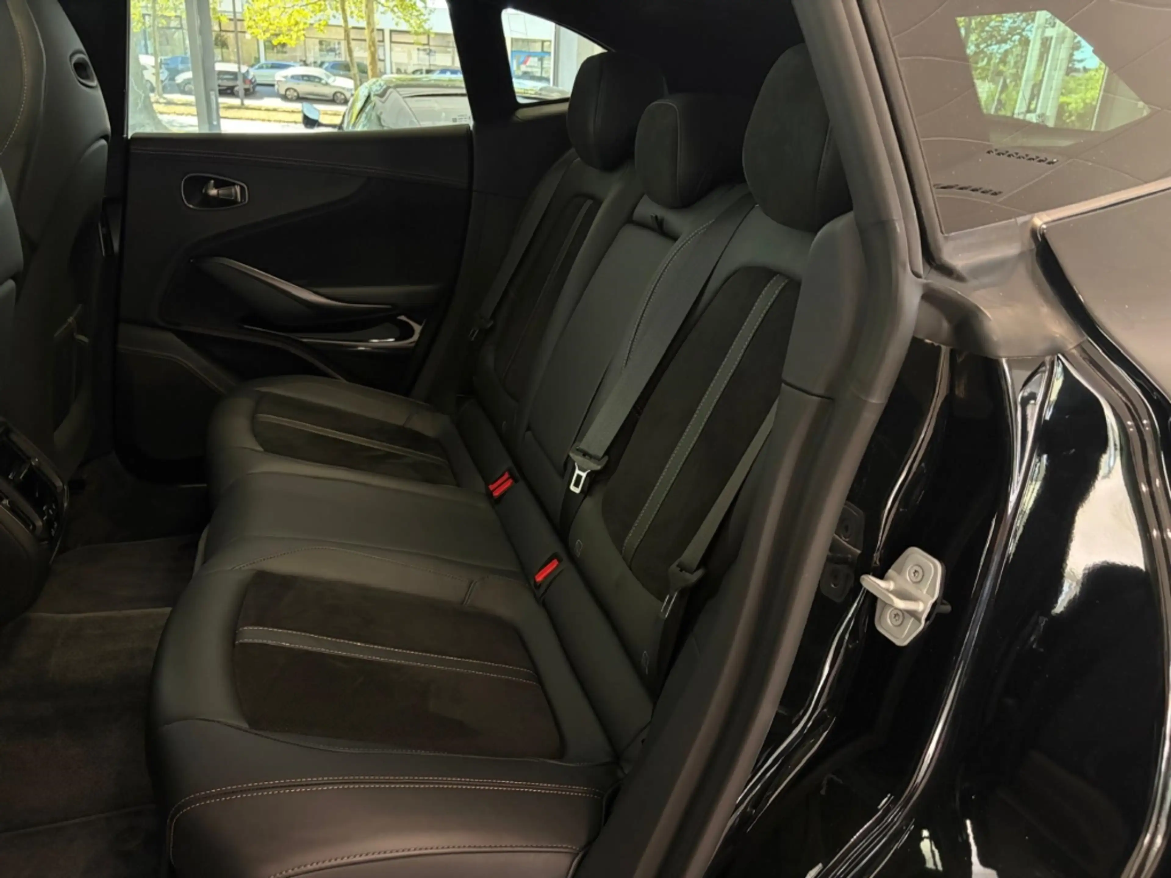 Aston Martin DBX 707 Jet Black / Onyx Black — photo 14