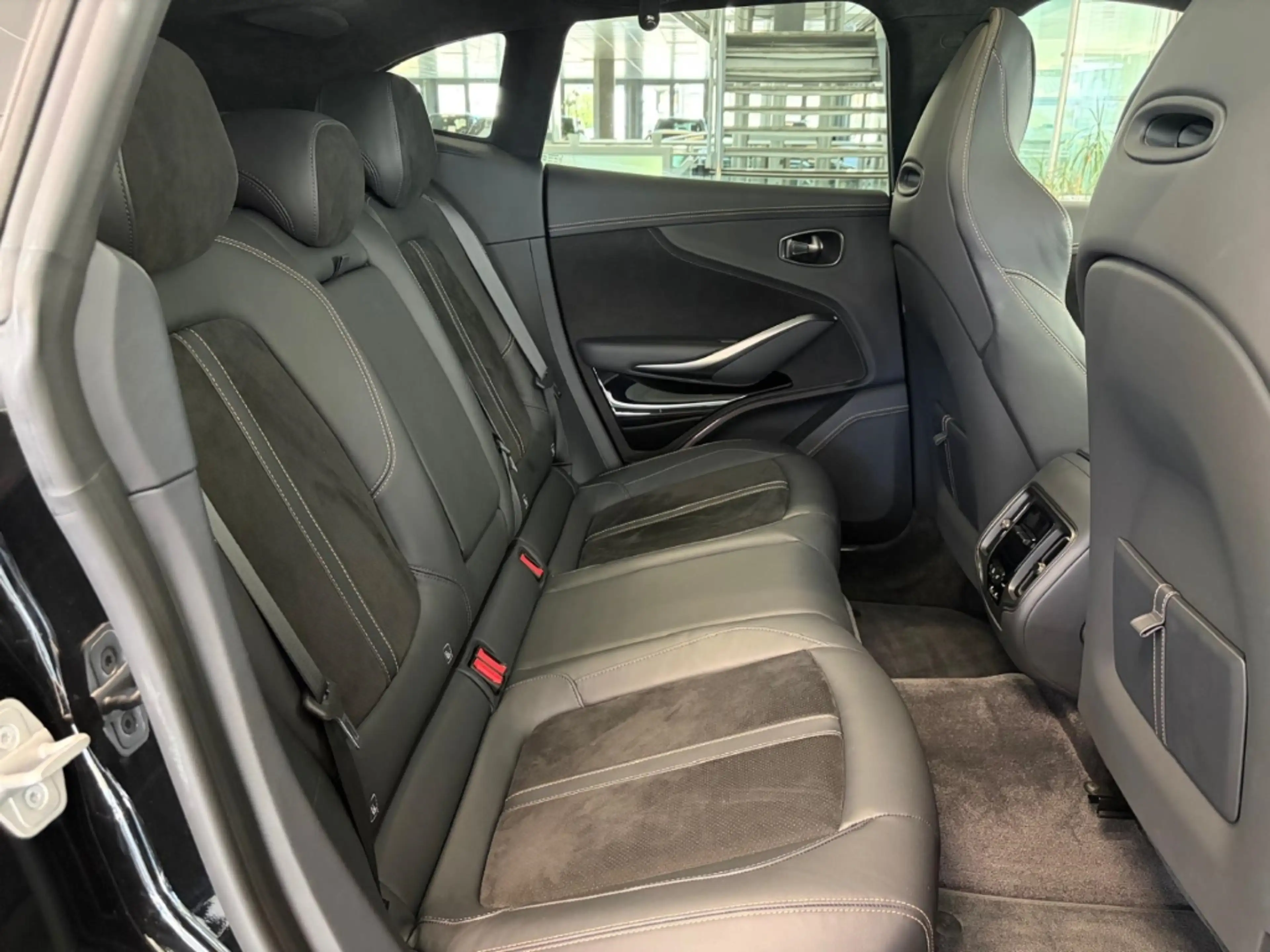 Aston Martin DBX 707 Jet Black / Onyx Black — photo 15