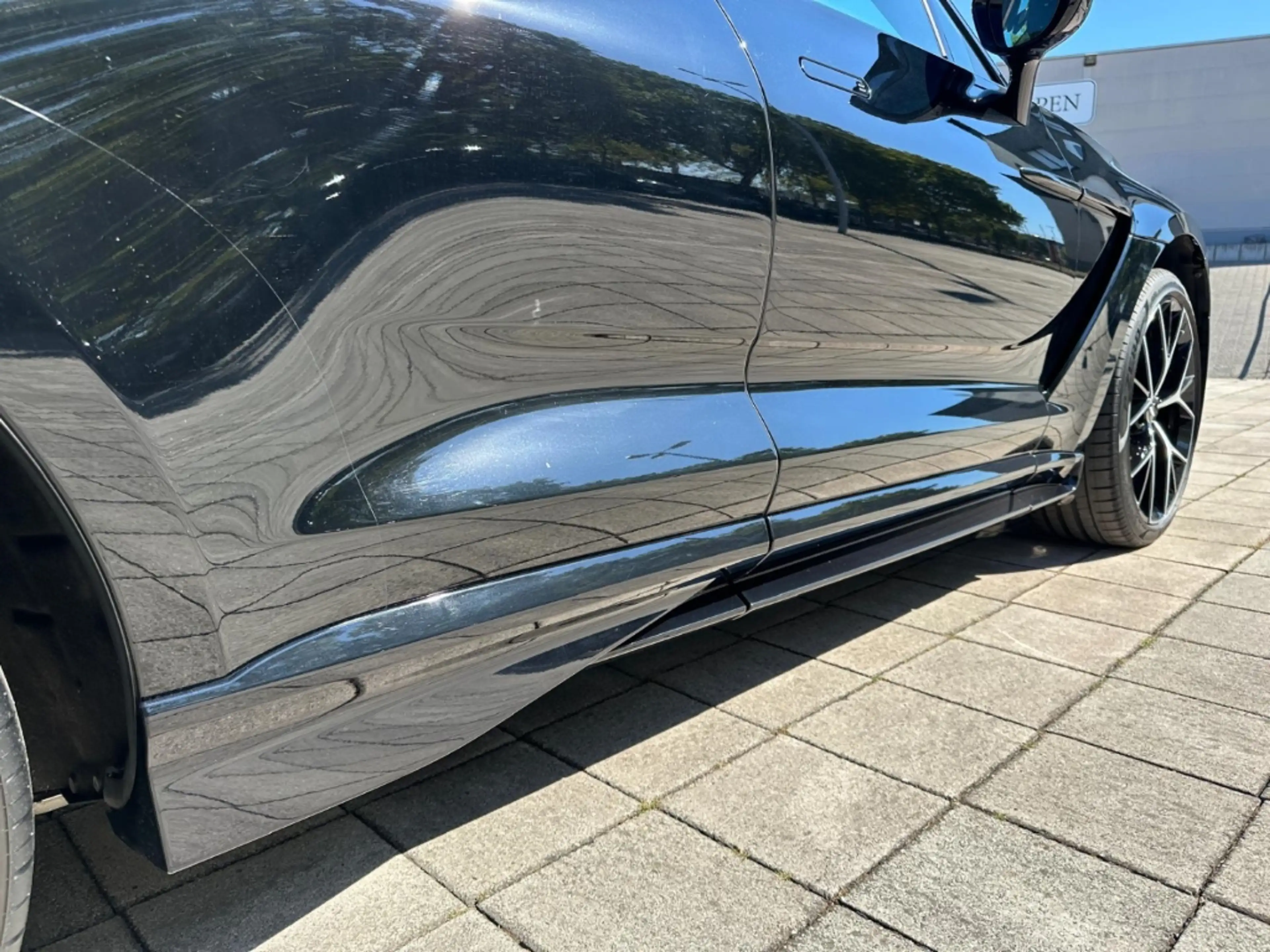 Aston Martin DBX 707 Jet Black / Onyx Black — photo 10