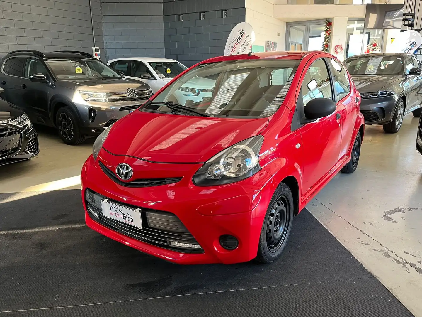 Toyota Aygo Aygo 1.0 12V VVT-i 5 porte Active Connect Rosso - 1